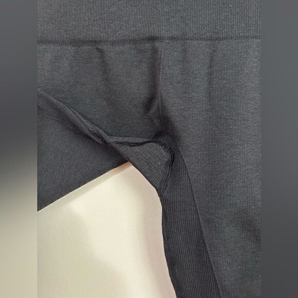 Lululemon In the Flow Seamless Crop Leggings in Black - Picture 5 of 8